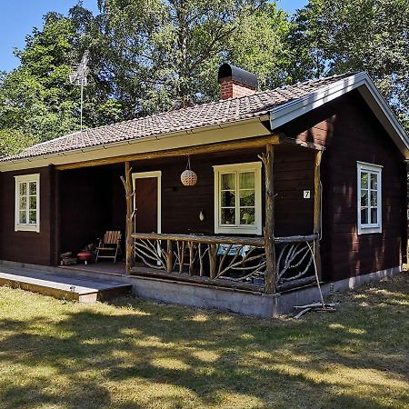 Mysig Stuga Med Oeppen Spis Och Uteplats Fröseke Esterno foto