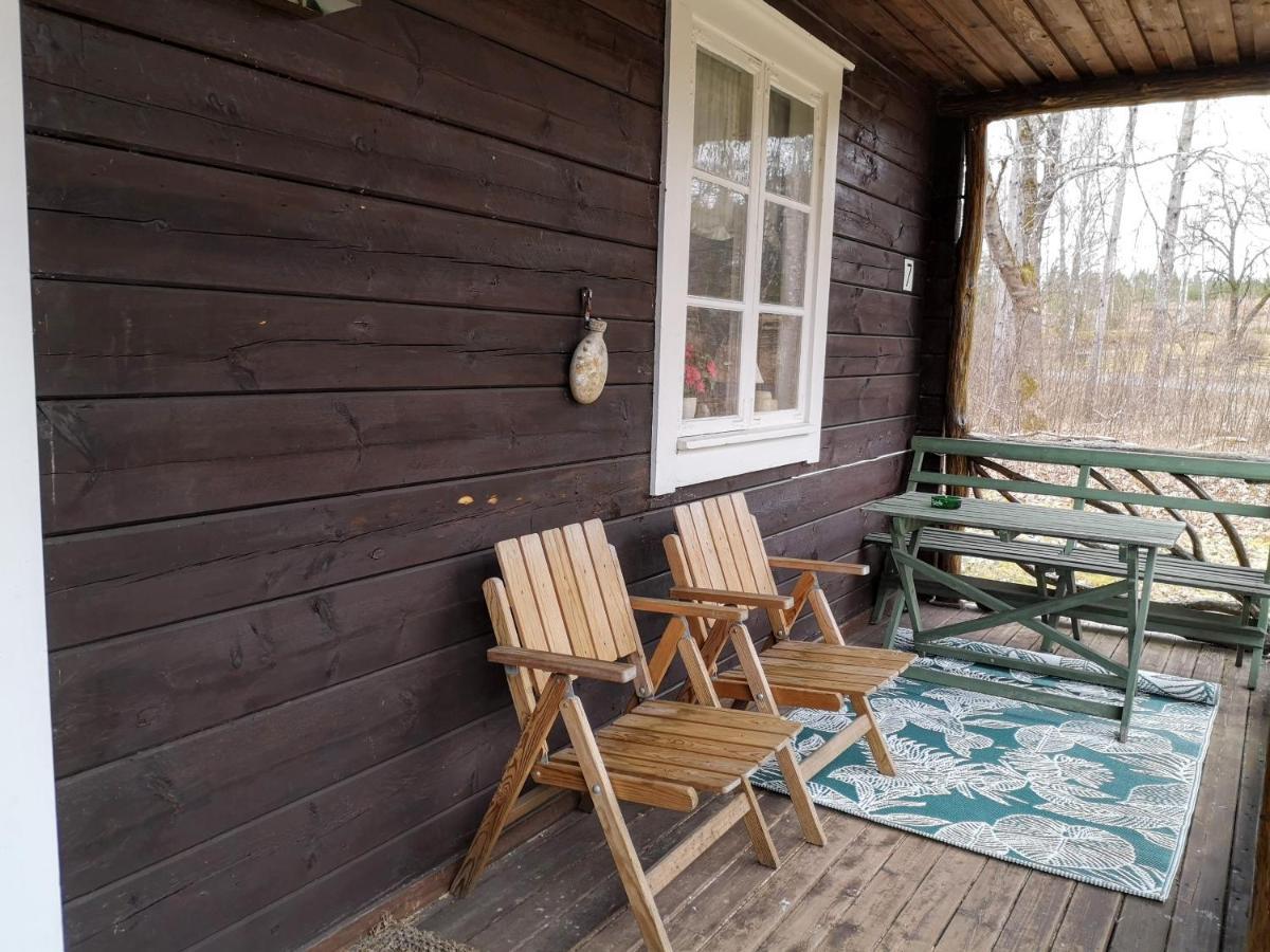Mysig Stuga Med Oeppen Spis Och Uteplats Fröseke Esterno foto