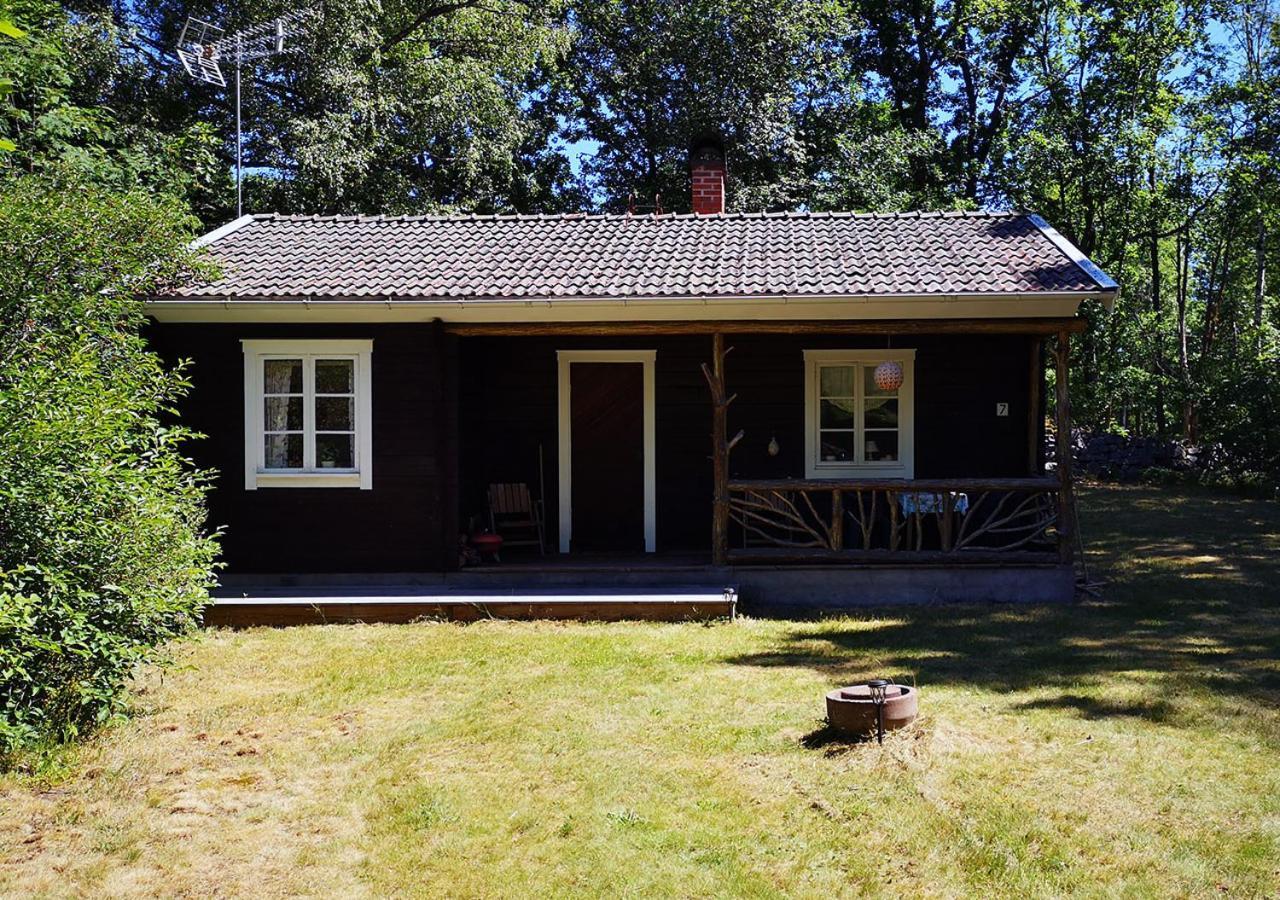 Mysig Stuga Med Oeppen Spis Och Uteplats Fröseke Esterno foto