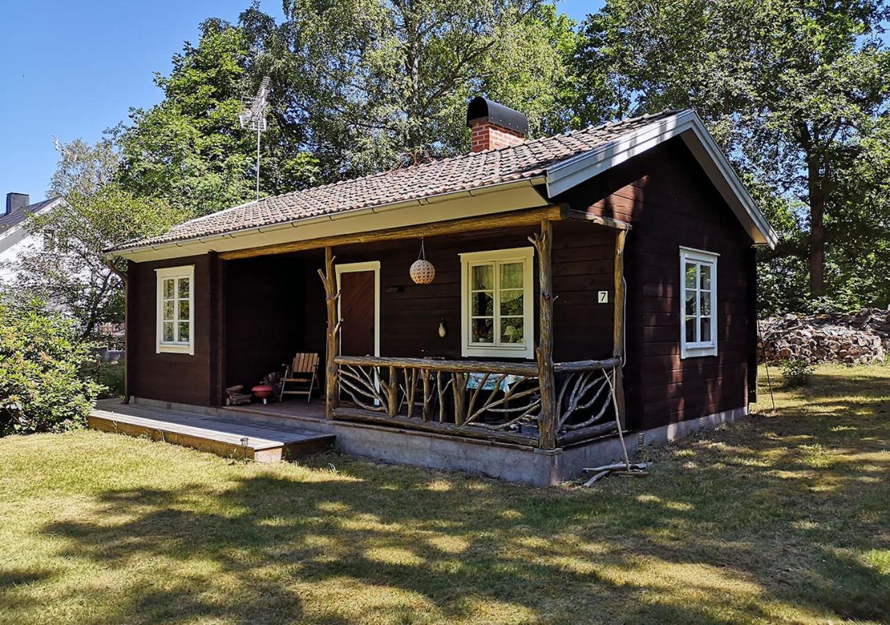 Mysig Stuga Med Oeppen Spis Och Uteplats Fröseke Esterno foto