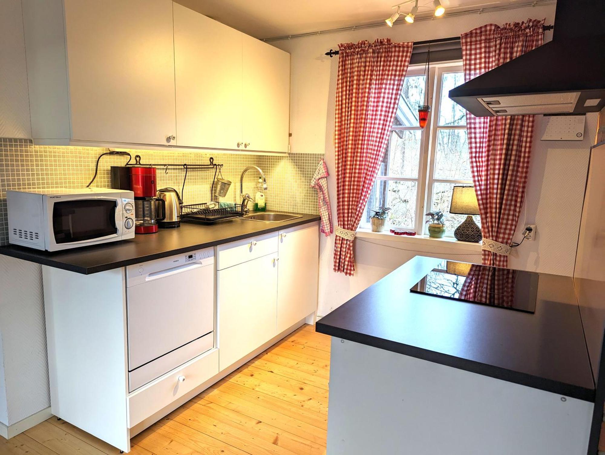 Mysig Stuga Med Oeppen Spis Och Uteplats Fröseke Esterno foto